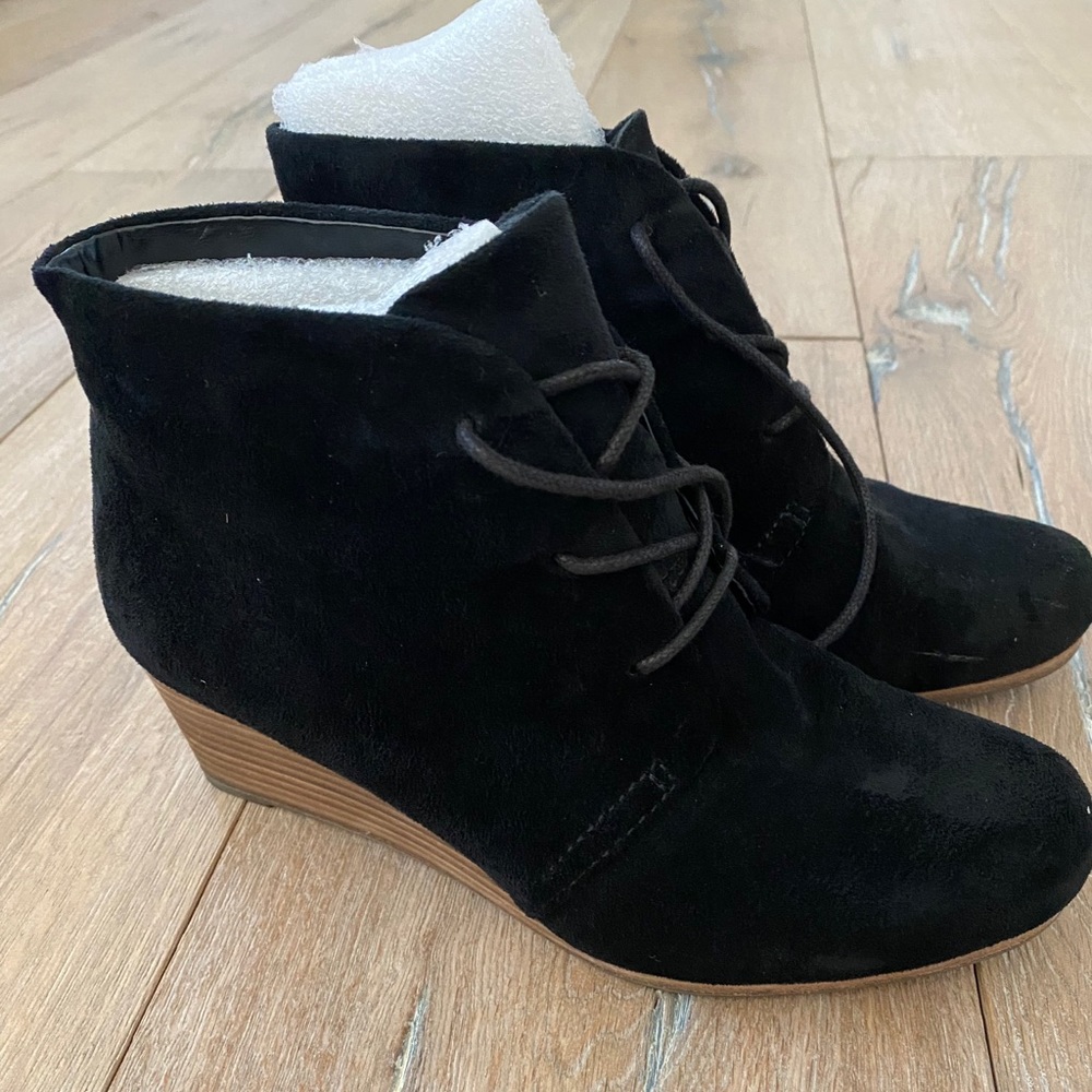 Dr. Scholl’s black booties.